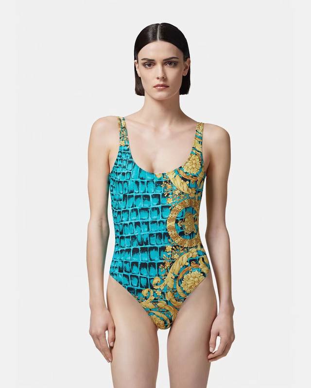 范思哲新款泳衣 时尚潮人必备 实物超级好看 海边度假拍照超级好 Sml